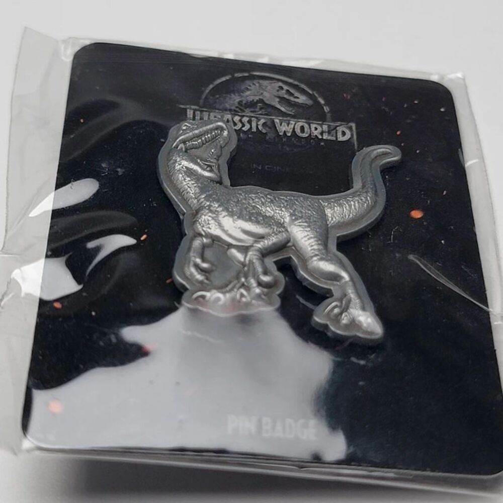Jurassic World Fallen Kingdom Velociraptor Blue Pin Badge Movie Promo Metal New